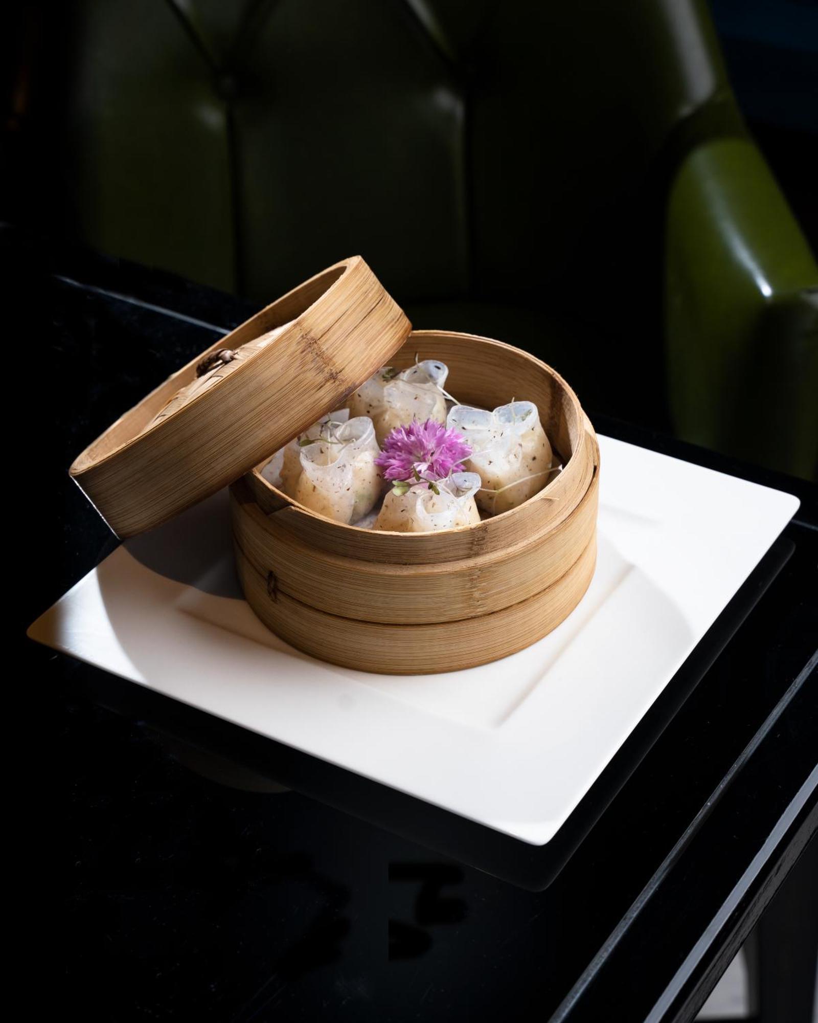 W Muscat Hotell Eksteriør bilde Dim sum